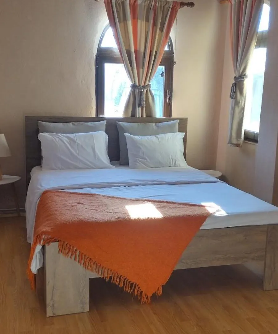 Villa Olga & Studios Μόλα Καλύβα 0*,